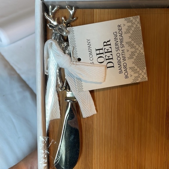 Bamboo serving board with spreader 7”x9” - Picture 7 of 7